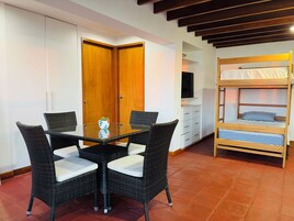Dormitorio compartido clásico, vistas al mar | Wifi gratis