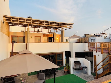 Terrace/patio. El Templo Surf House