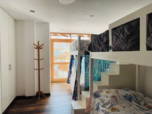 Comfort Quadruple Room, Pool View | Wi-fi percuma
