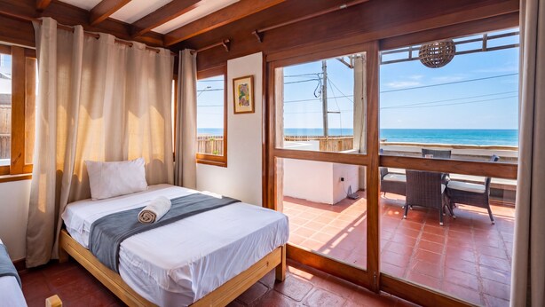 Classic Quadruple Room, Sea View | WiFi (free), bed sheets - El Templo Surf House (Punta Hermosa)
