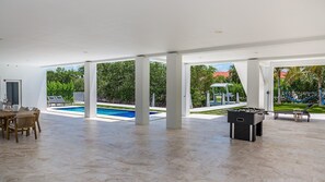 Unclassified image, 2 of 50, button