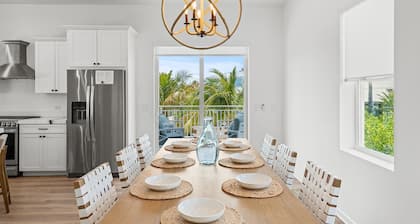 Sunshine Getaway in KCB <br> Luxury Pool Home