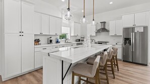 Fridge, oven, stovetop, coffee/tea maker