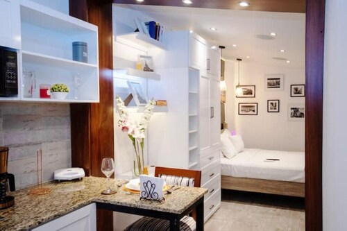 100- Prague Apts 2 pax Consulate USA *Parking*