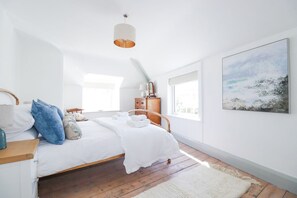 3 bedrooms, individually decorated, individually furnished, free WiFi - Hilldene (Tintagel)