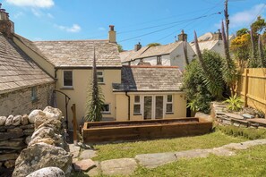 Property grounds - Hilldene (Tintagel)