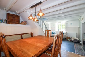 Dining - Hilldene (Tintagel)