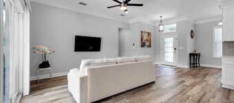 Central Avenues Central Cozy 3BR@ Water