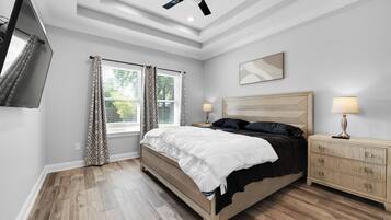 3 habitaciones, tabla de planchar con plancha, wifi y ropa de cama