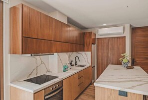 Refrigerador, microondas, horno y lavavajillas 