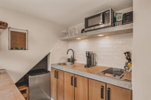 Microwave, coffee/tea maker, toaster, cookware/dishes/utensils