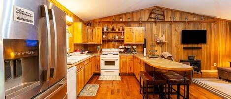 Geladeira, micro-ondas, fogão, cooktop