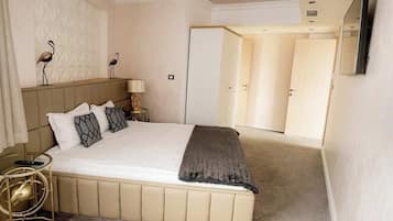 2 chambres, fer et planche à repasser, Wi-Fi, draps fournis