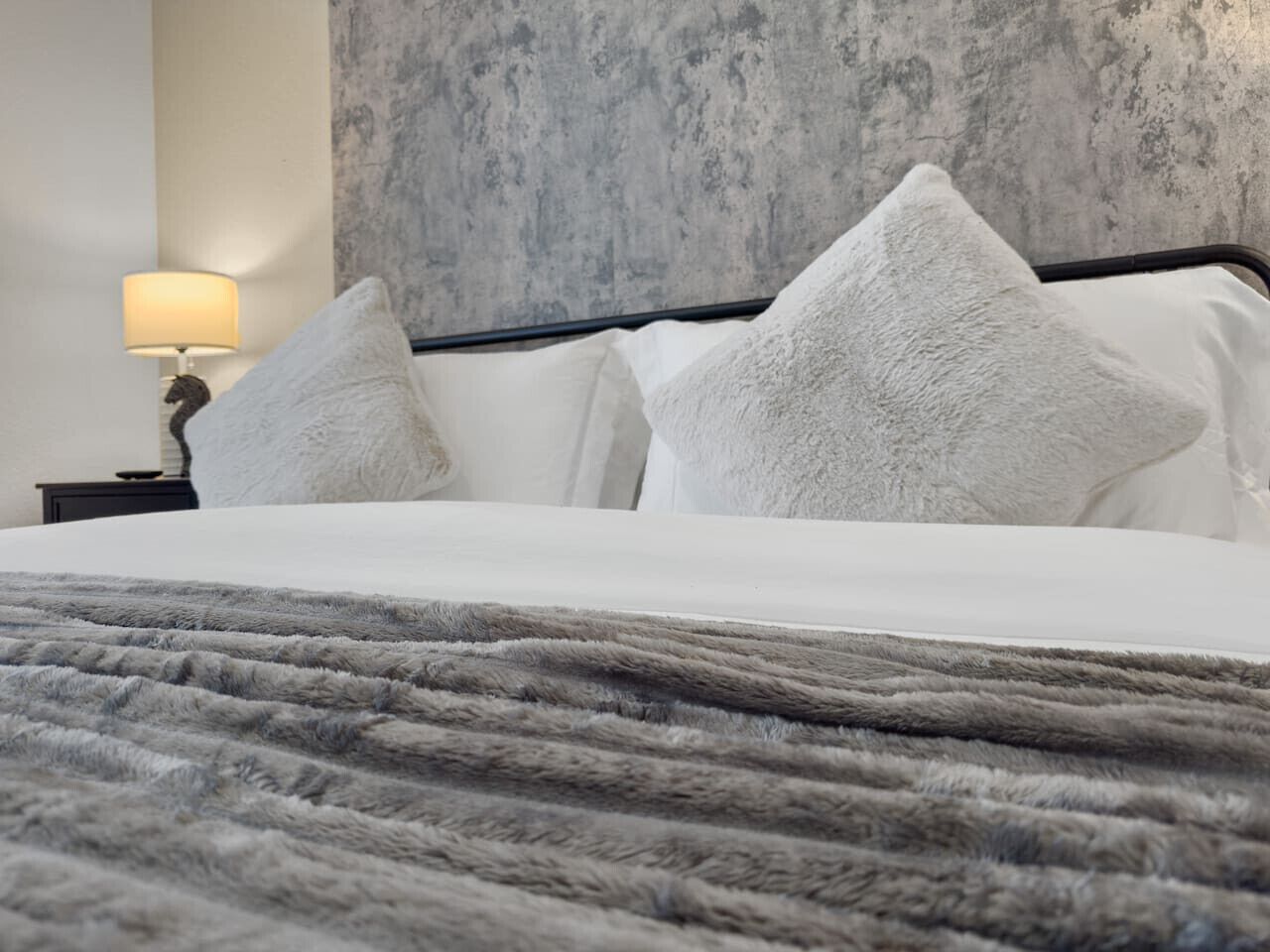 1 makuuhuone, työpöytä, silitysrauta/-lauta, Wi-Fi