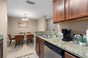 Fridge, microwave, oven, stovetop - Cozy Luxury Retreat - Modern (Austin)