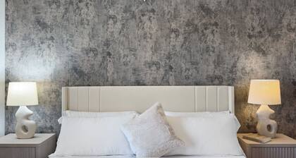 Lux Private Retreat - King Bed