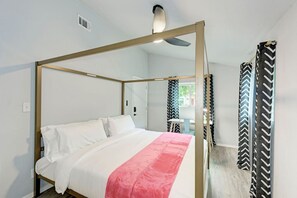 8 chambres, bureau, fer et planche à repasser, lit parapluie