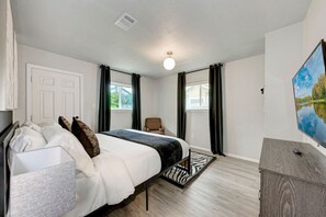 8 bedrooms, desk, iron/ironing board, travel cot