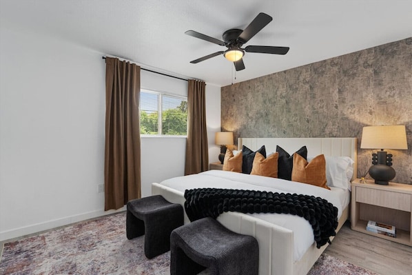 6 bedrooms, desk, iron/ironing board, WiFi
