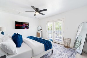 6 bedrooms, desk, iron/ironing board, travel cot