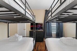 2 bedrooms, desk, iron/ironing board, WiFi - Up to 10 Guests - King Bed (Austin)