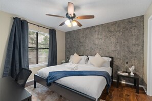 2 bedrooms, desk, iron/ironing board, WiFi