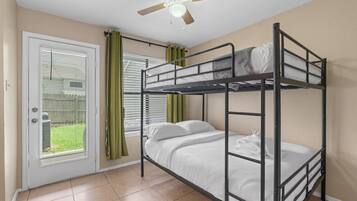 1 bedroom, desk, iron/ironing board, WiFi