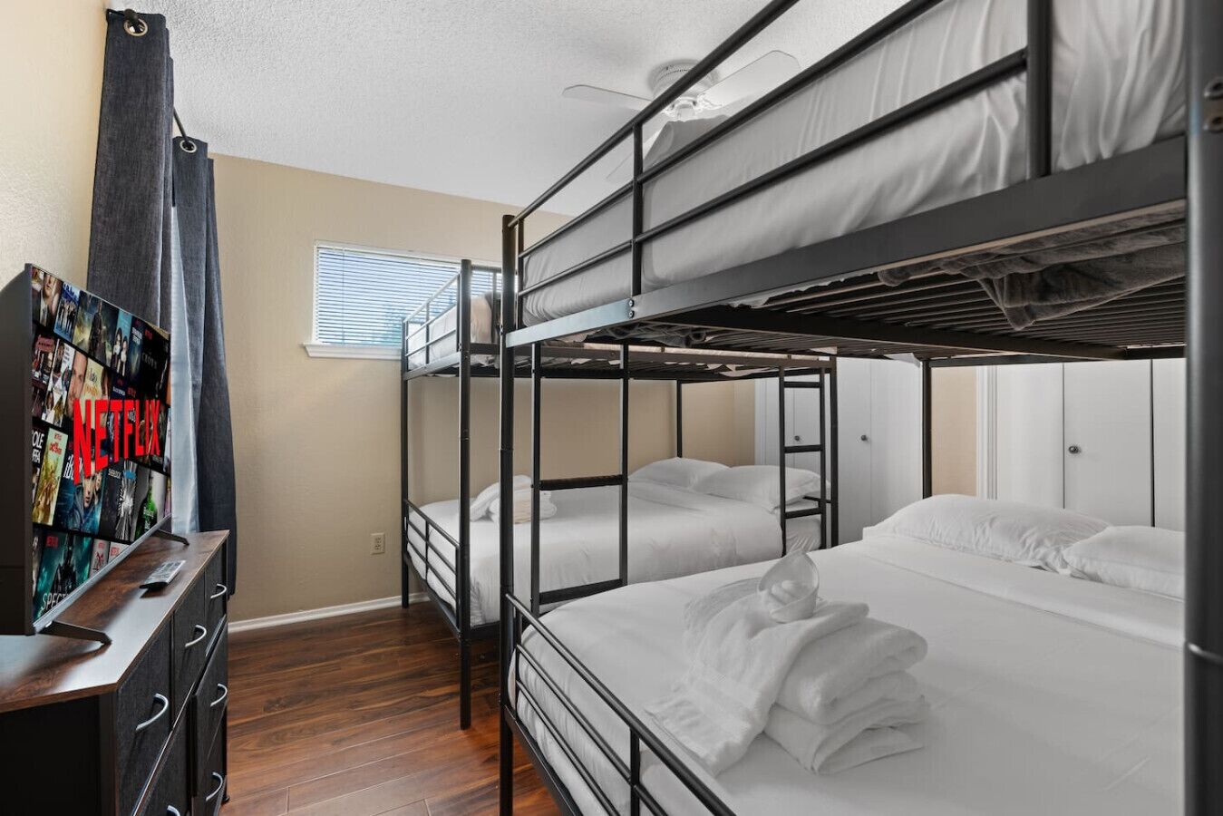 3 bedrooms, desk, iron/ironing board, WiFi