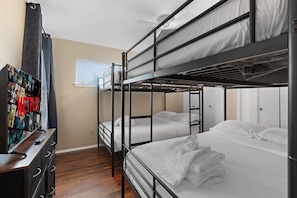 3 bedrooms, desk, iron/ironing board, WiFi