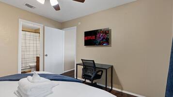 6 bedrooms, desk, iron/ironing board, WiFi
