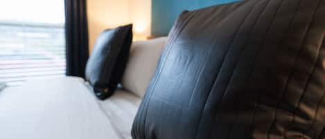 1 habitación, escritorio, tabla de planchar con plancha y wifi