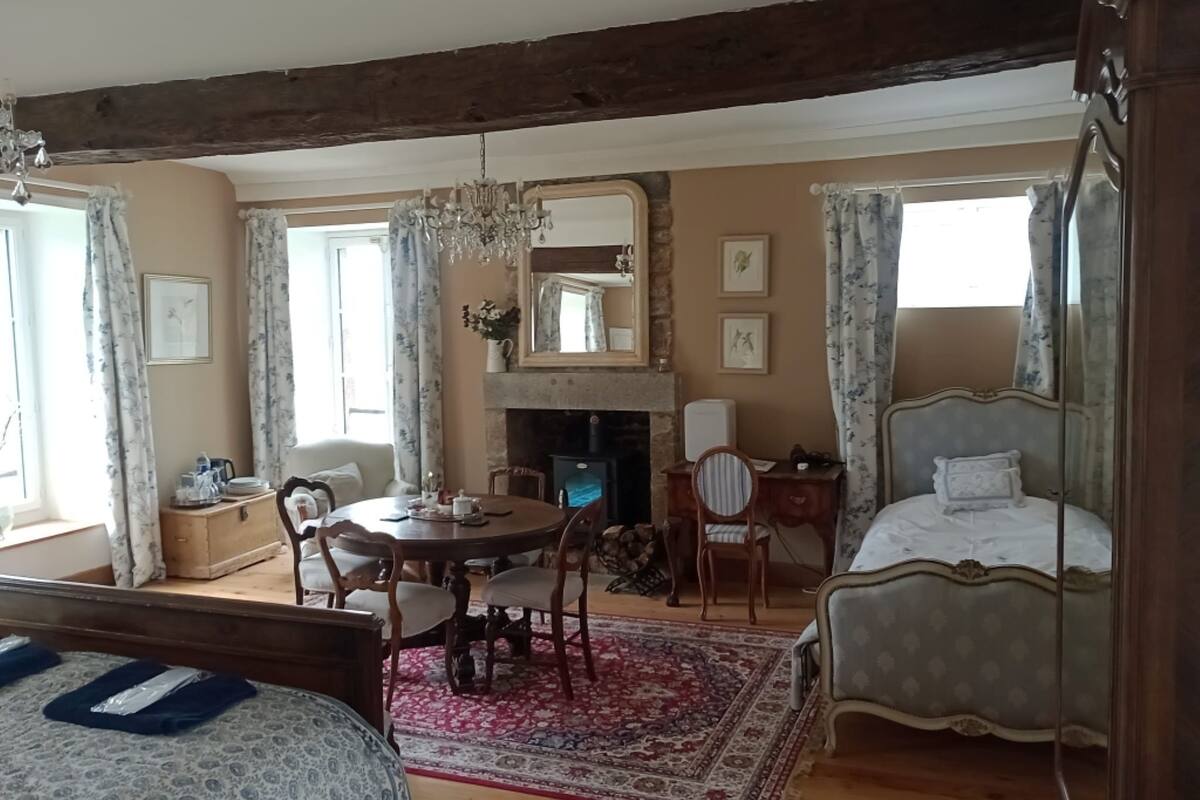 Junior Suite, Garden View | In-room safe, blackout curtains, iron/ironing board, free WiFi