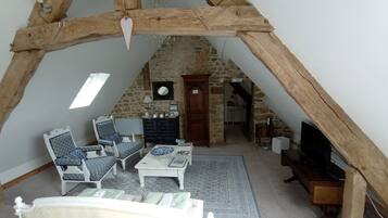 Superior Double Room, Garden View | In-room safe, blackout curtains, iron/ironing board, free WiFi