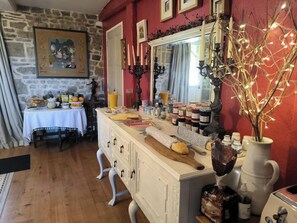 Free daily continental breakfast