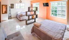 5 chambres, fer et planche à repasser, Wi-Fi, draps fournis