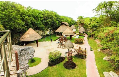 House with pool and wildlife just 5 mins from the beach