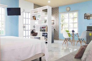 5 bedrooms, iron/ironing board, WiFi, bed sheets