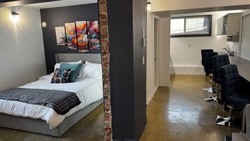 Suite estudio básica, 1 cama de matrimonio con sofá cama, no fumadores, cocina básica