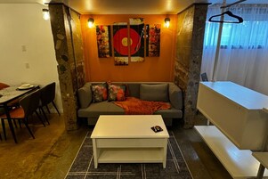 Suite estudio Confort, varias camas, no fumadores, cocina básica | Zona de estar