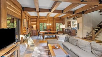Smart TV, chimenea, videojuegos, futbolito
