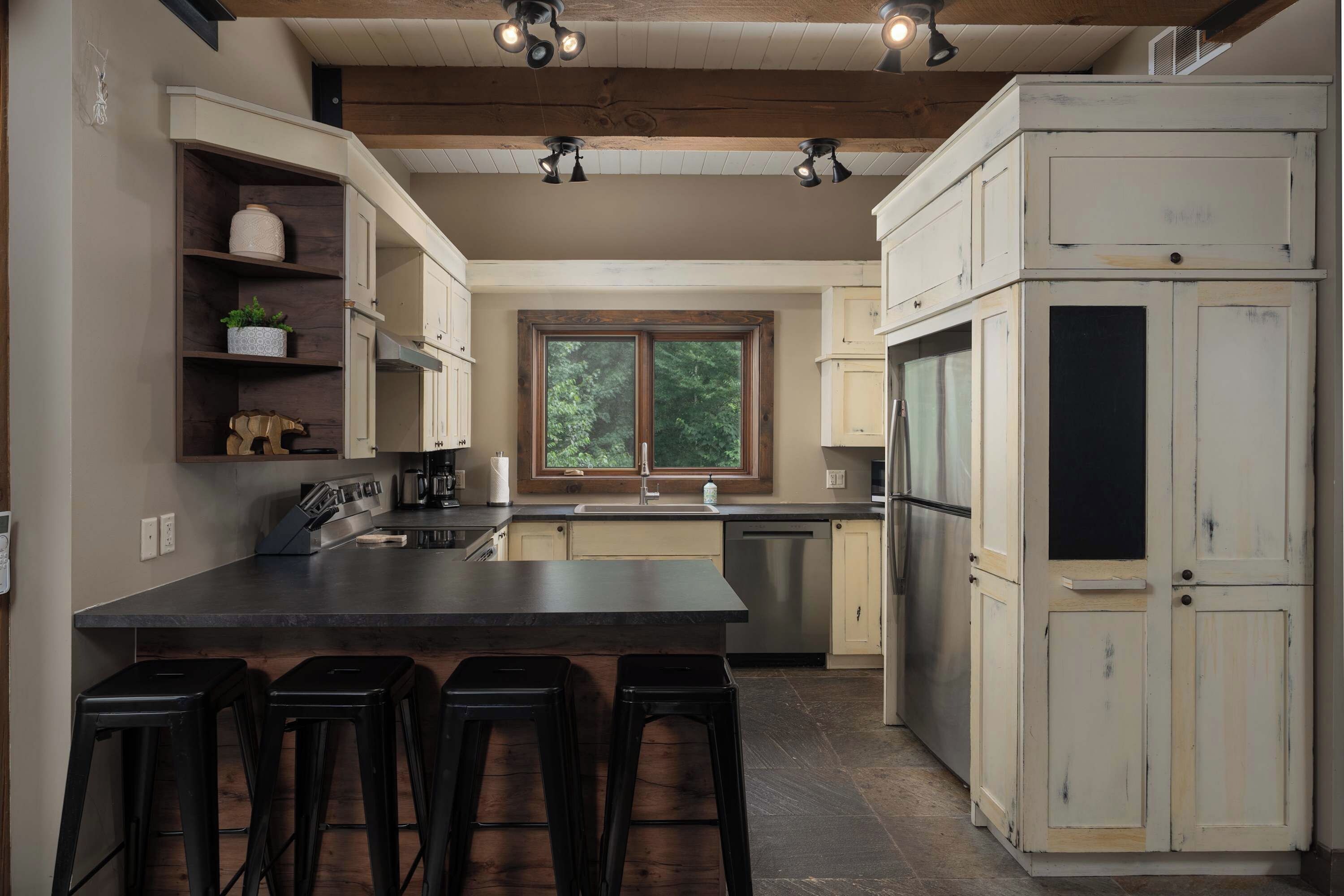 Our kitchen is fully stocked for meal prep, including a raclette, Keurig and drip coffee machines! 