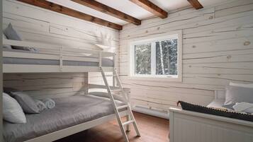 4 bedrooms, iron/ironing board, travel crib, free WiFi