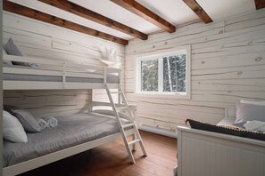 4 chambres, fer et planche à repasser, lit parapluie, Wi-Fi gratuit