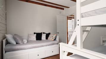 4 bedrooms, iron/ironing board, travel crib, free WiFi