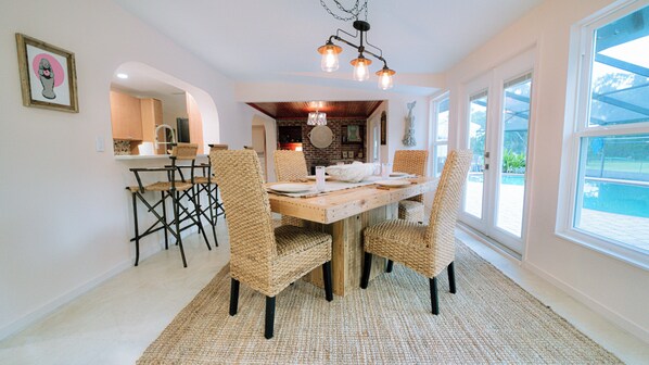 Dining - BRAND NEW! Waterfront Home With Pool, Hot Tub and Canal Access in Crystal River (Crystal River)