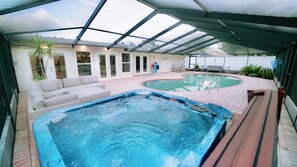 Outdoor pool - BRAND NEW! Waterfront Home With Pool, Hot Tub and Canal Access in Crystal River (Crystal River)