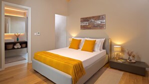 Tabla de planchar con plancha y ropa de cama