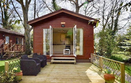 Terrace/patio. Elm Lodge - a lodge/cabin that sleeps 3 guests in 1 bedroom