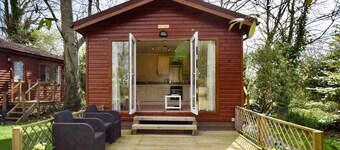 Elm Lodge -  a lodge/cabin that sleeps 3 guests  in 1 bedroom
