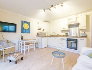 Interior - Elm Lodge - a lodge/cabin that sleeps 3 guests in 1 bedroom (Bosham)